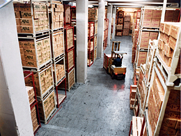 Temperature-controlled warehouse for foodstuff